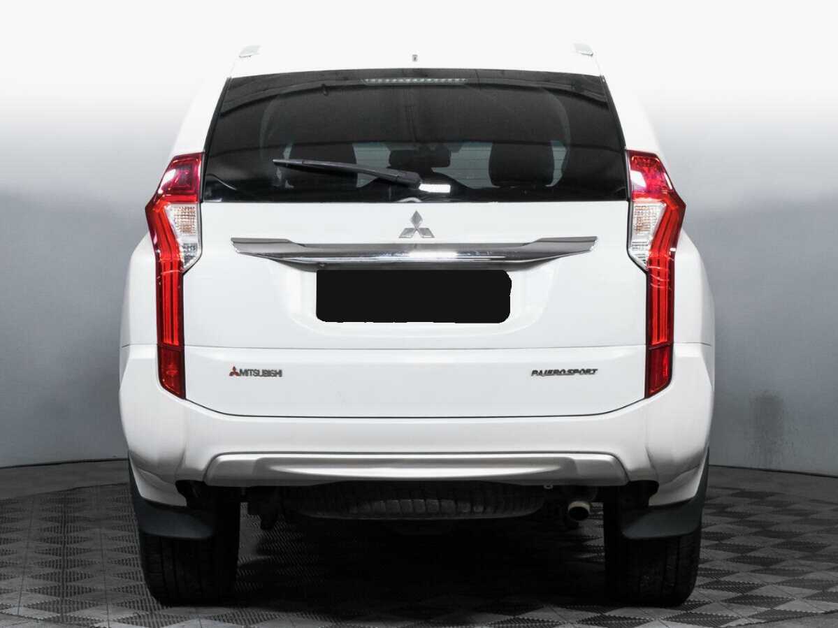 Б/У Митсубиши Паджеро Спорт 2018 года. Фото: #5