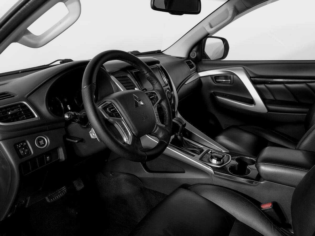 Б/У Митсубиши Паджеро Спорт 2018 года. Фото: #15