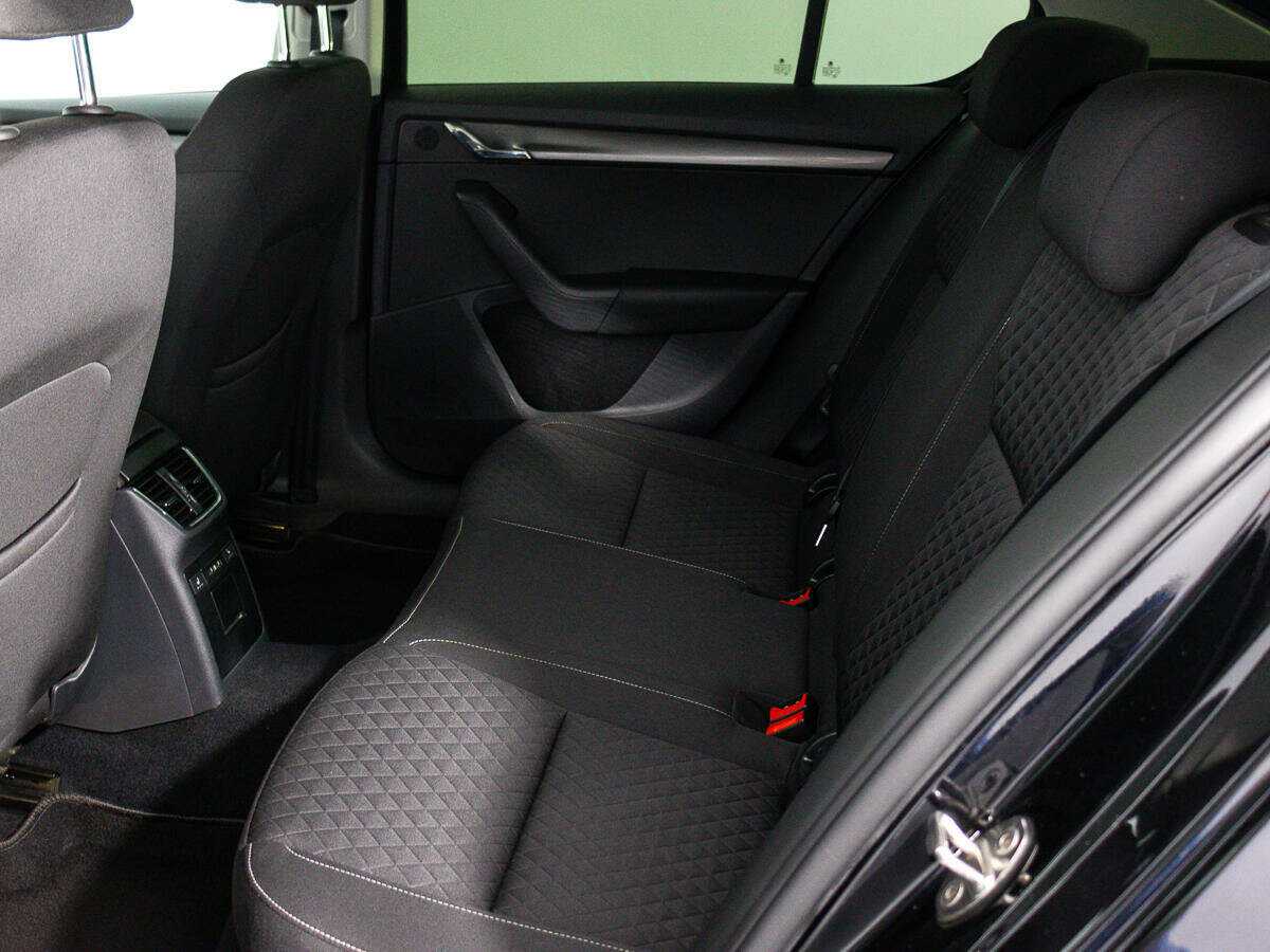 Б/У Шкода Октавия 2018 года. Фото: #11