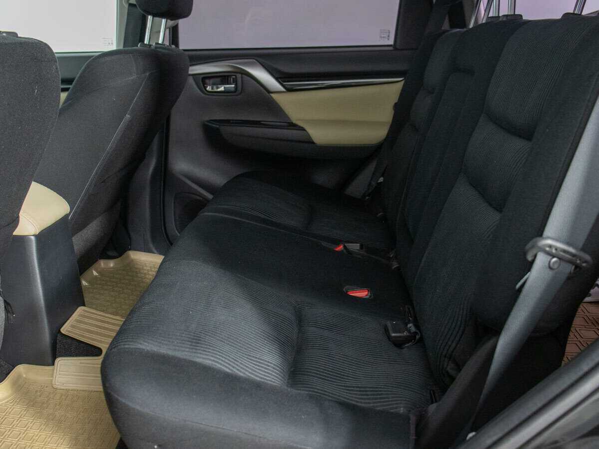 Mitsubishi Pajero Sport 2017 года с пробегом. Фото: #11