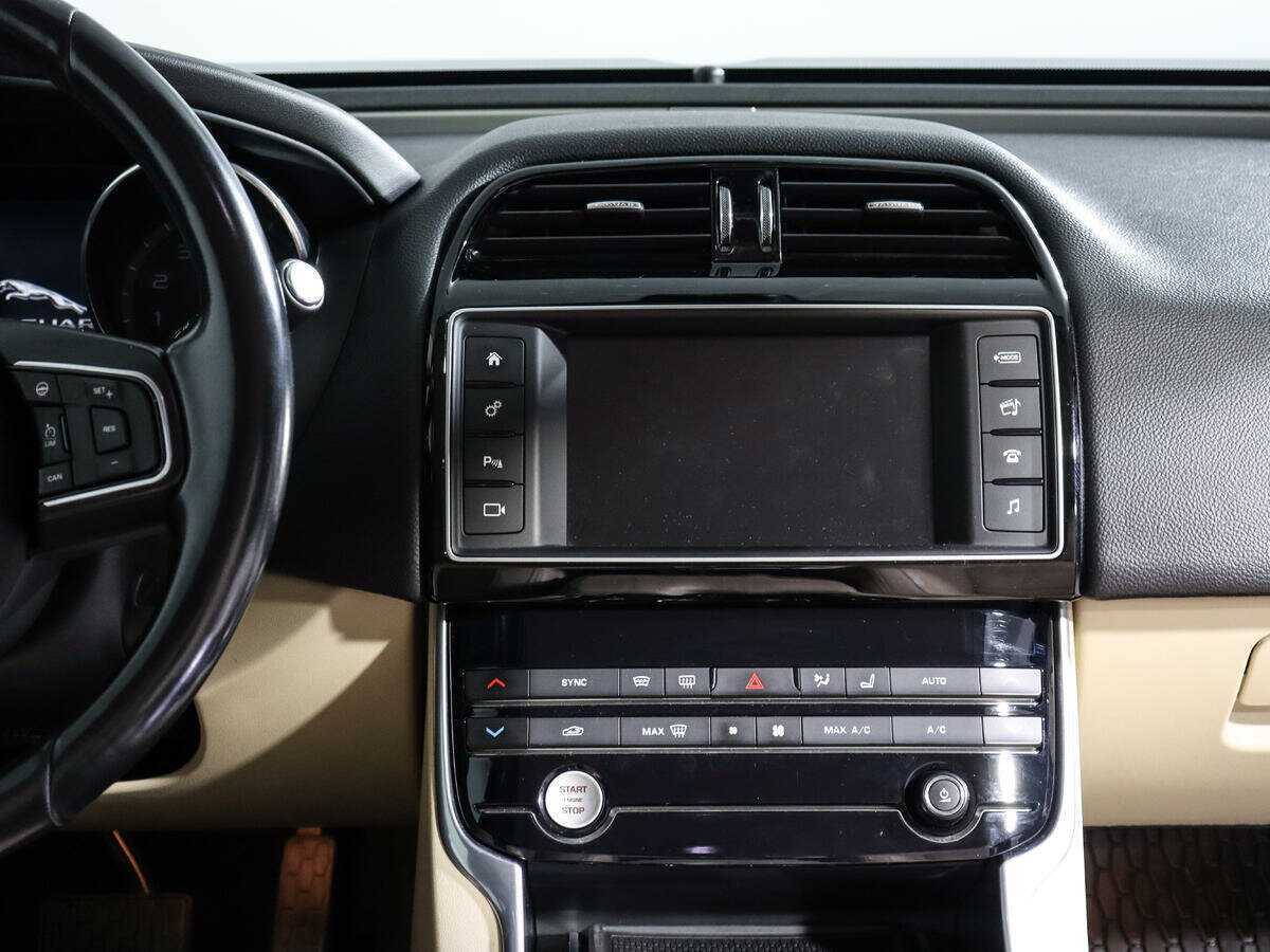 Б/У Ягуар ИксЕ 2015 года. Фото: #10