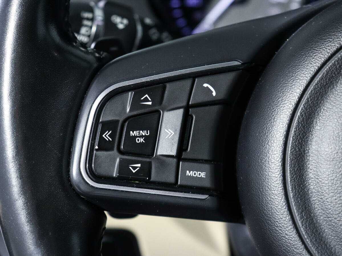 Б/У Ягуар ИксЕ 2015 года. Фото: #13