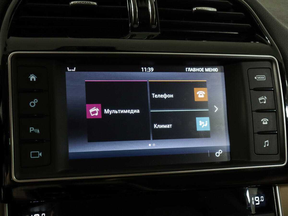 Б/У Ягуар ИксЕ 2015 года. Фото: #16