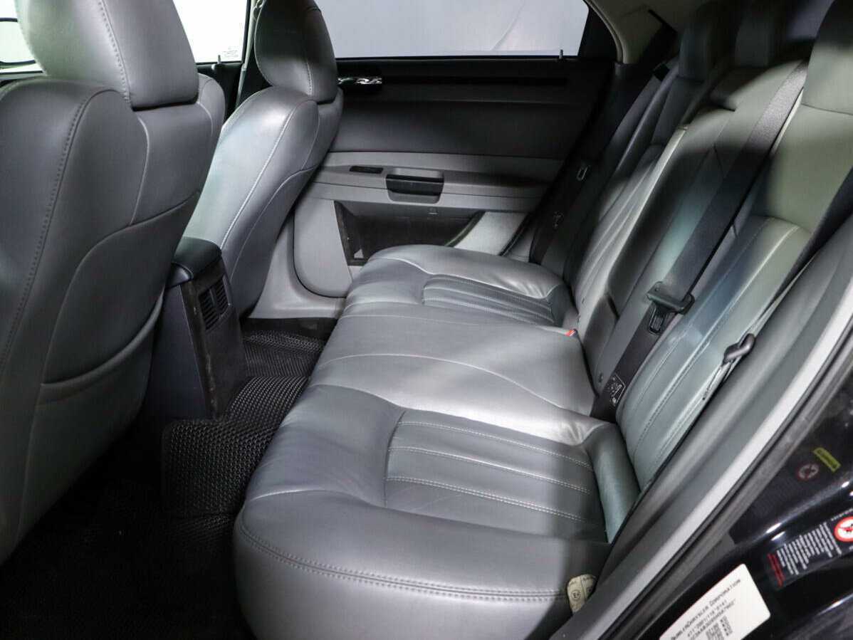 Б/У Крайслер 300Ц 2005 года. Фото: #7