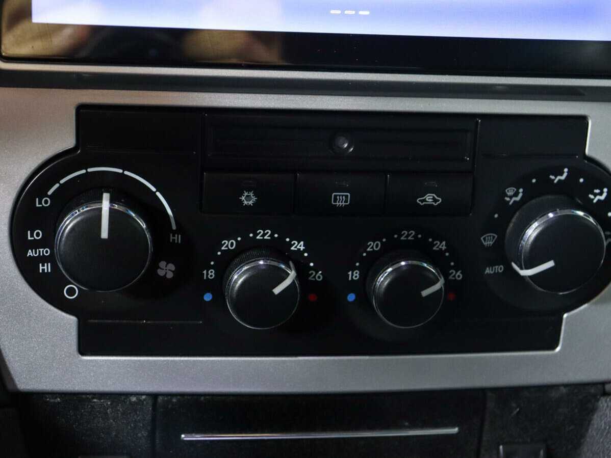 Б/У Крайслер 300Ц 2005 года. Фото: #15