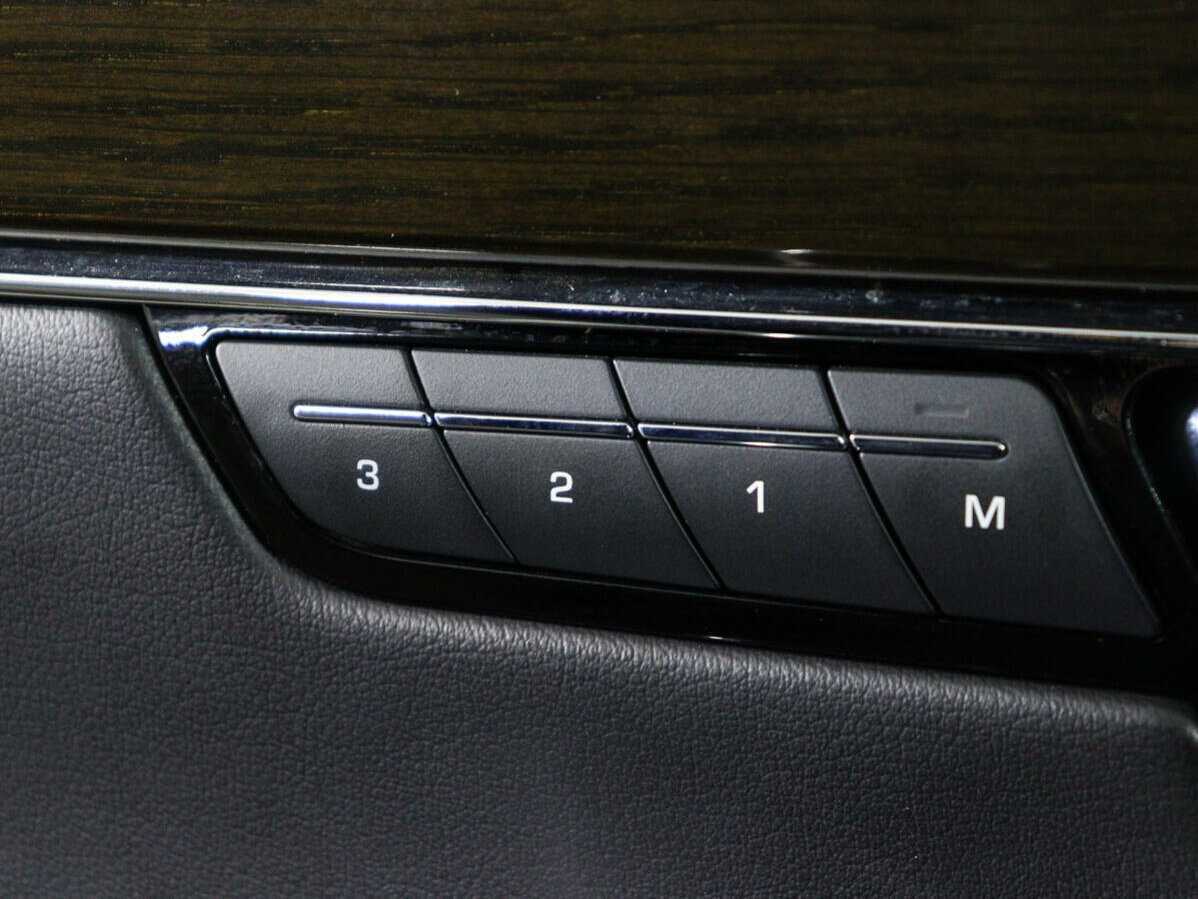 Б/У Ягуар ИксДжи 2018 года. Фото: #18