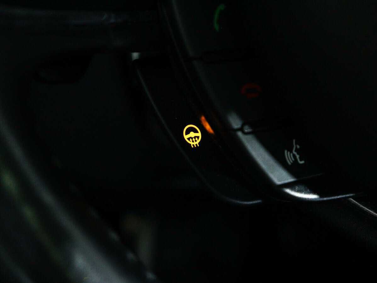 Б/У Ягуар ИксДжи 2018 года. Фото: #23