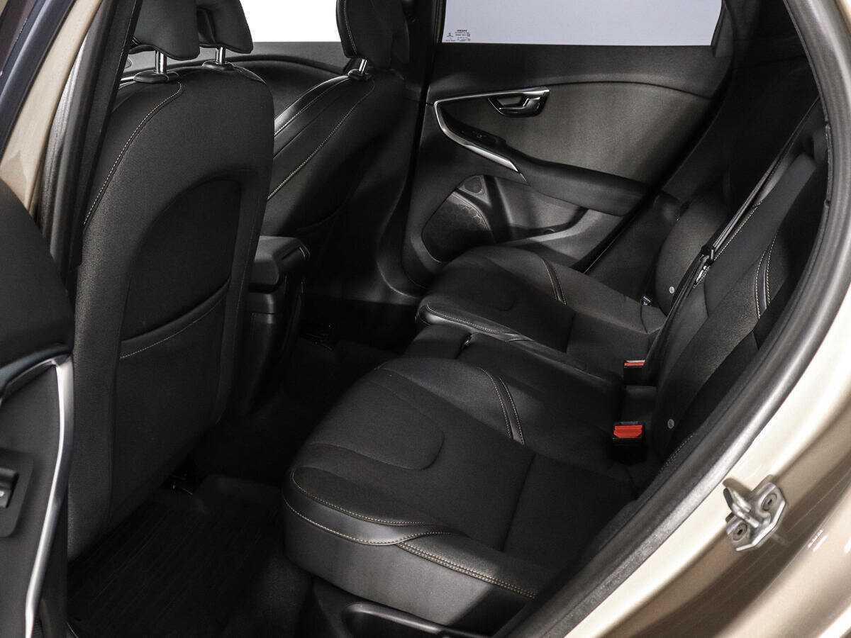 Б/У Вольво В40 Кросс Кантри 2014 года. Фото: #9