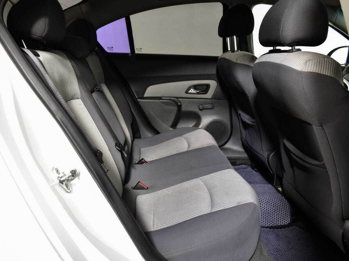 Б/У Шевроле Круз 2010 года. Фото: #9