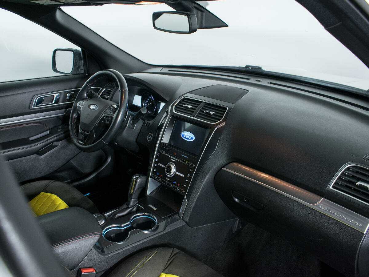 Б/У Форд Експлорер 2016 года. Фото: #5