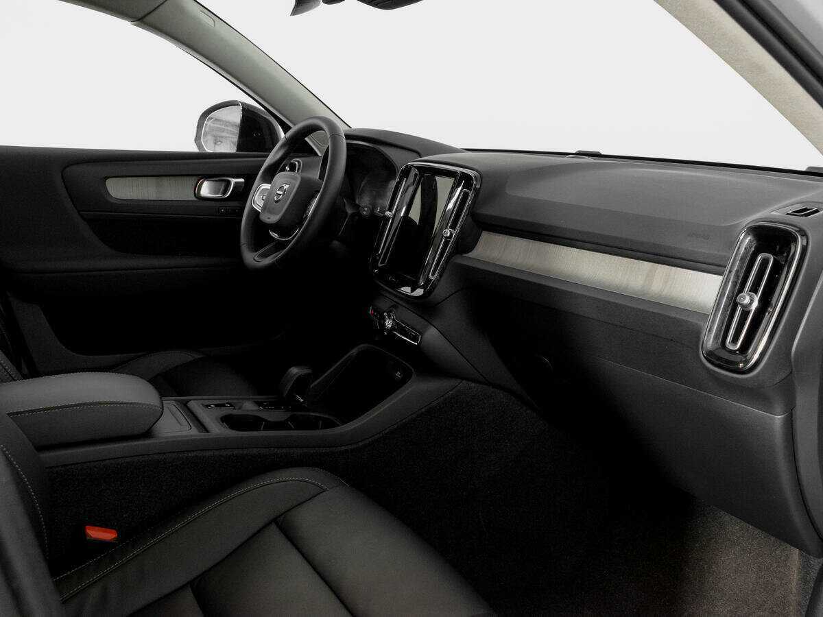 Б/У Вольво ИксЦ40 2023 года. Фото: #6