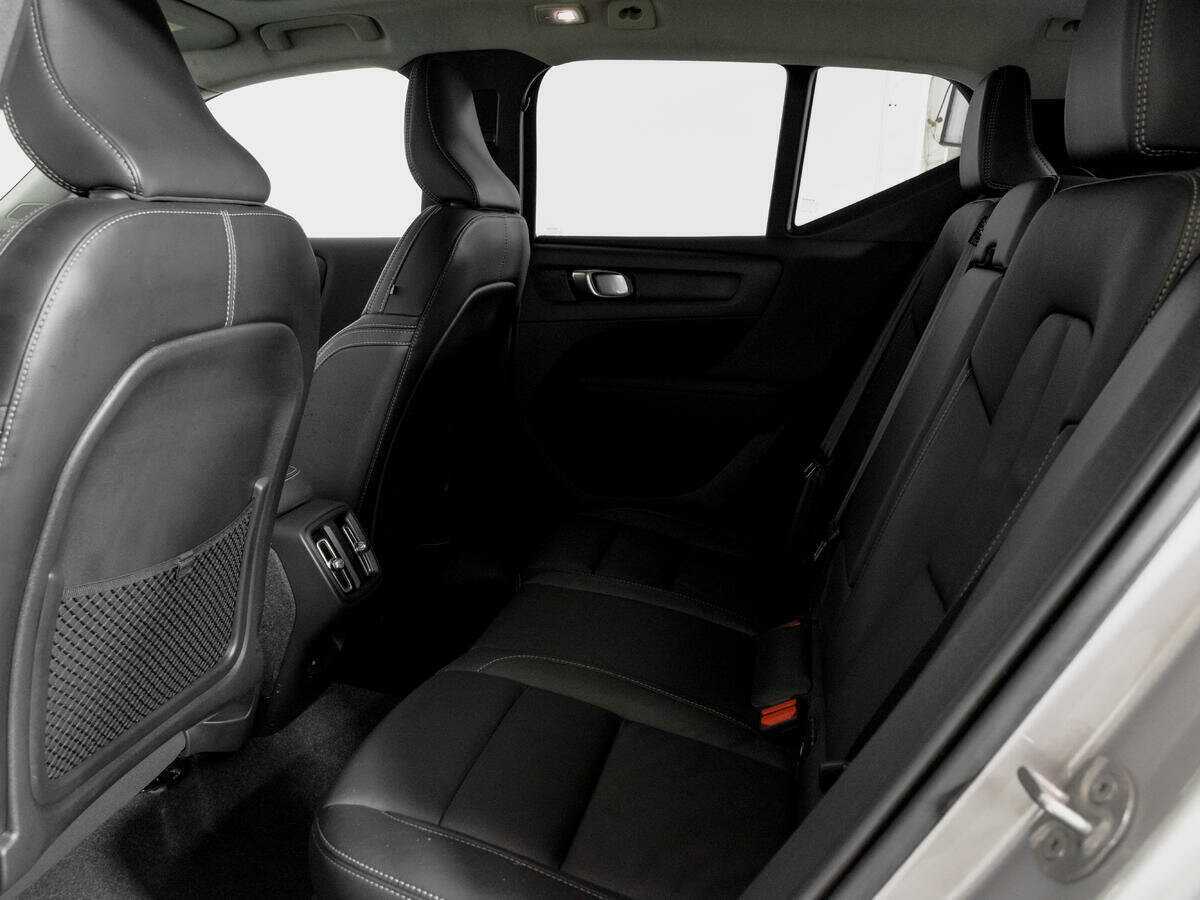 Б/У Вольво ИксЦ40 2023 года. Фото: #7