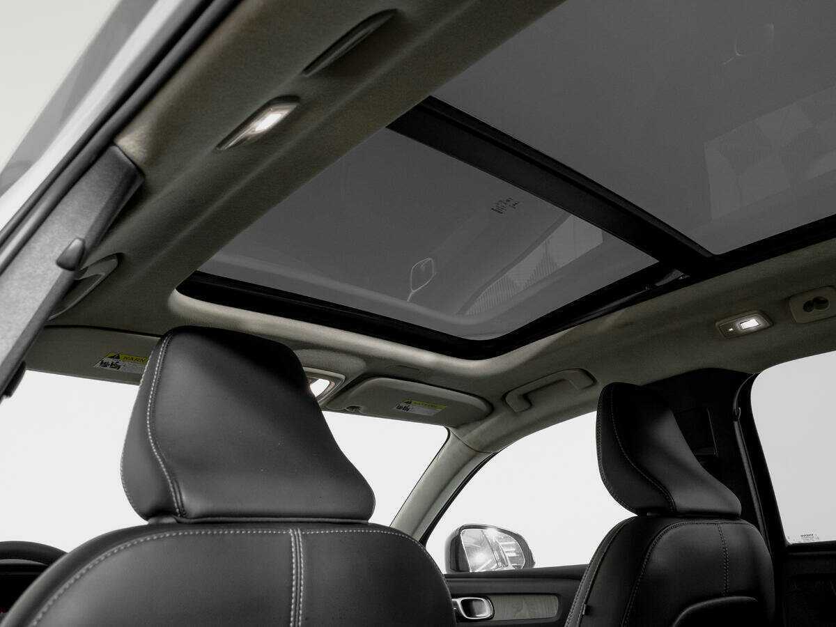 Б/У Вольво ИксЦ40 2023 года. Фото: #10