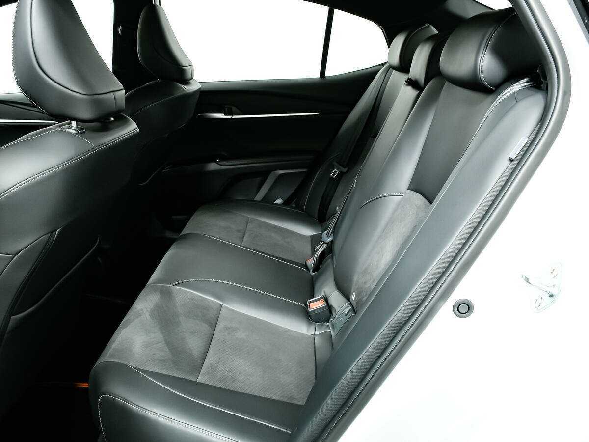 Б/У Тойота Камри 2024 года. Фото: #11