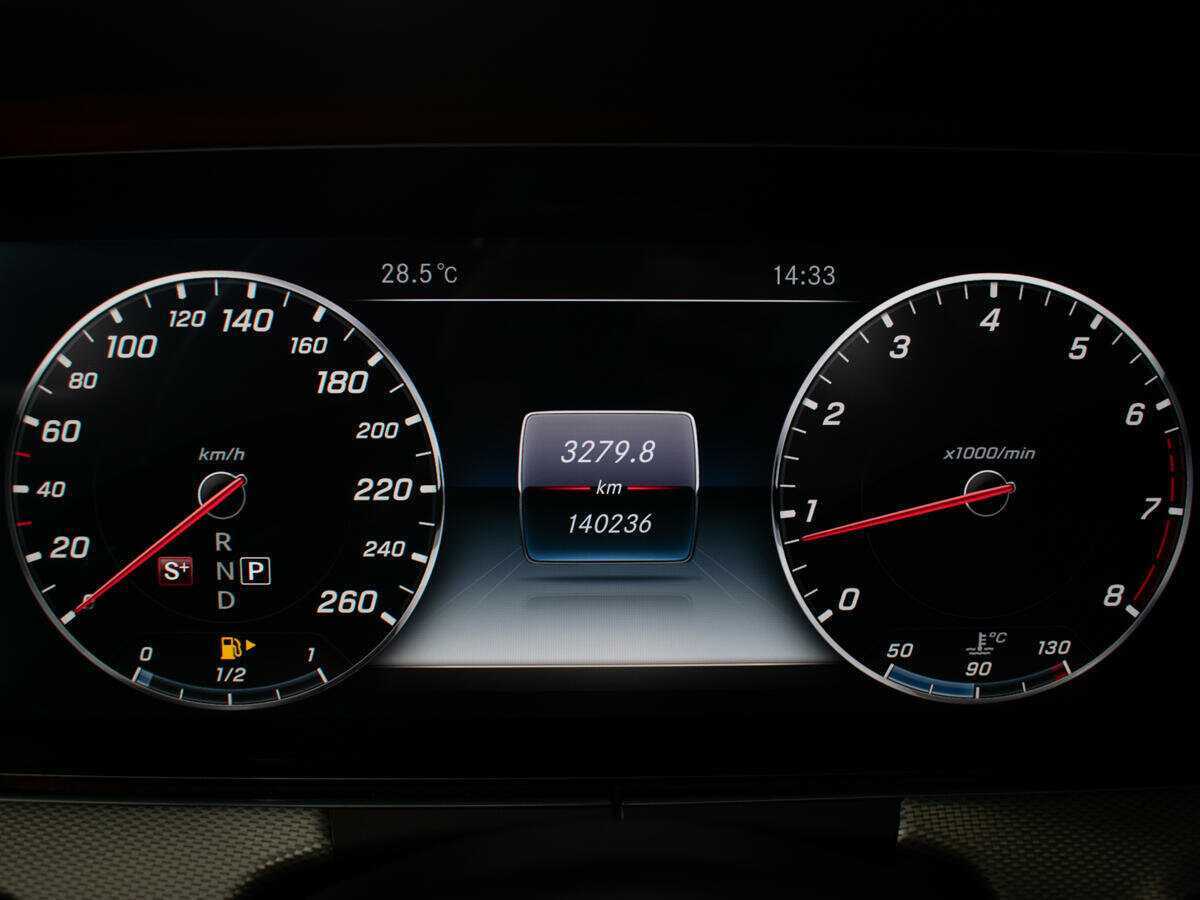 Б/У Мерседес-Бенц Е-Класс 2017 года. Фото: #11