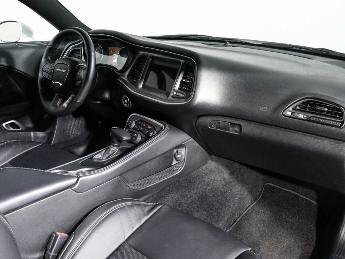 Б/У Додж Челленджер 2022 года. Фото: #7