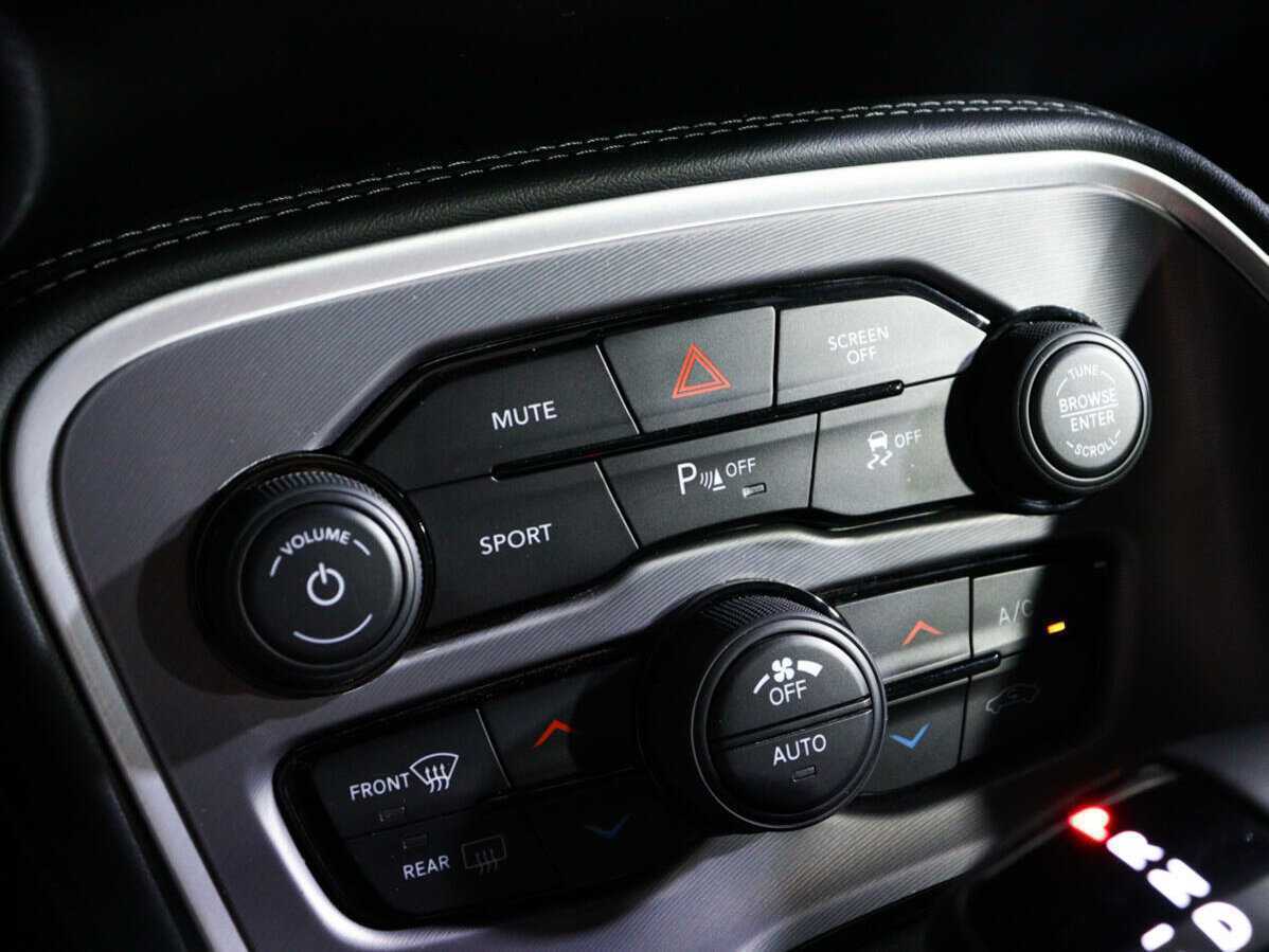 Б/У Додж Челленджер 2022 года. Фото: #14