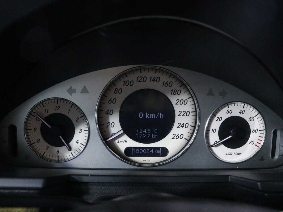 Б/У Мерседес-Бенц Е-Класс 2005 года. Фото: #9