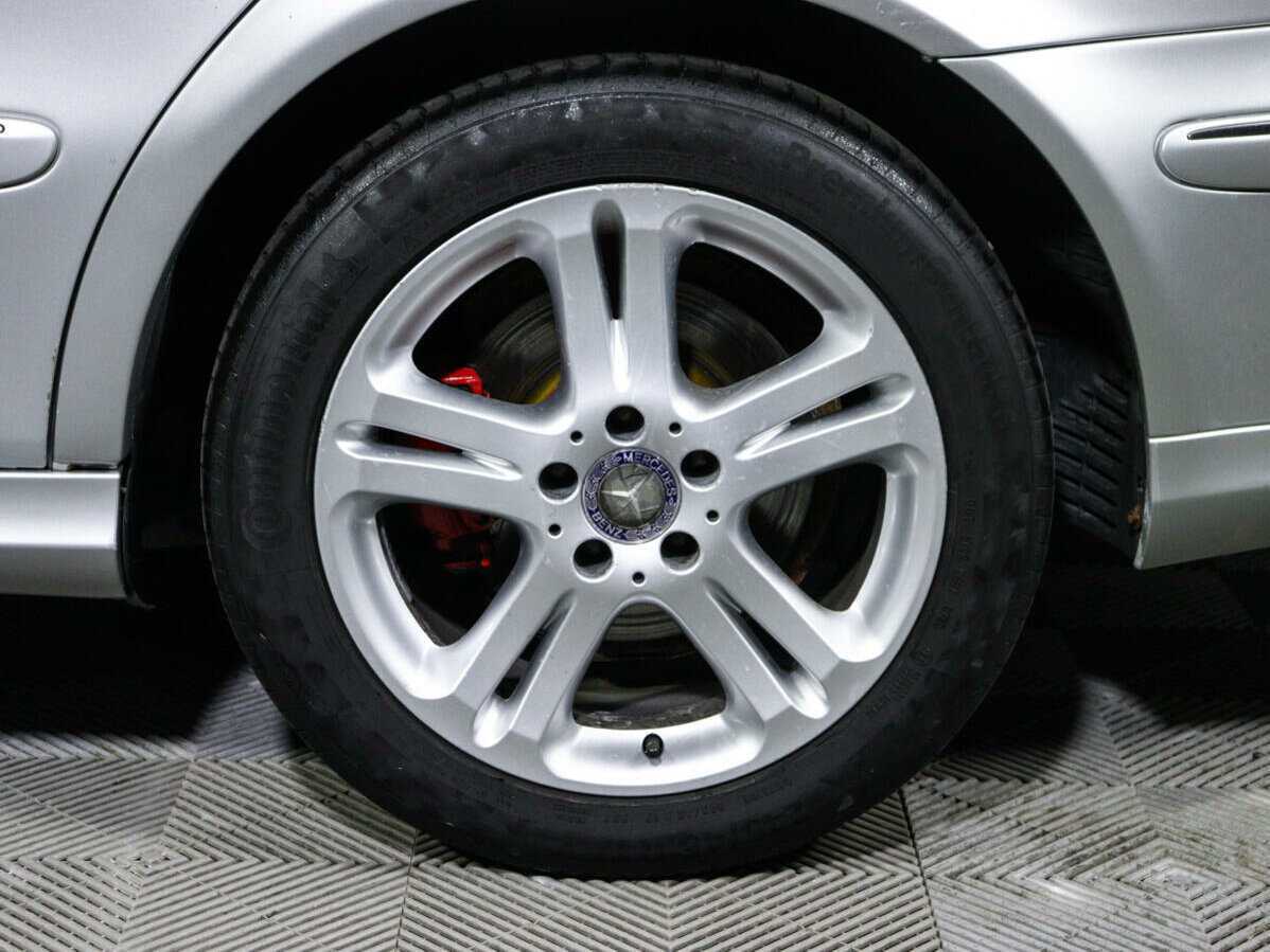 Б/У Мерседес-Бенц Е-Класс 2005 года. Фото: #12