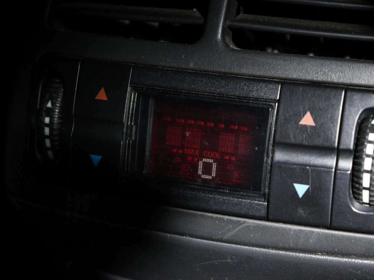 Б/У Мерседес-Бенц Е-Класс 2005 года. Фото: #14