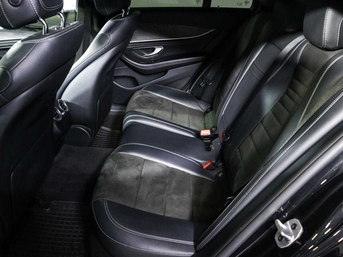 Б/У Мерседес-Бенц Е-Класс 2019 года. Фото: #9