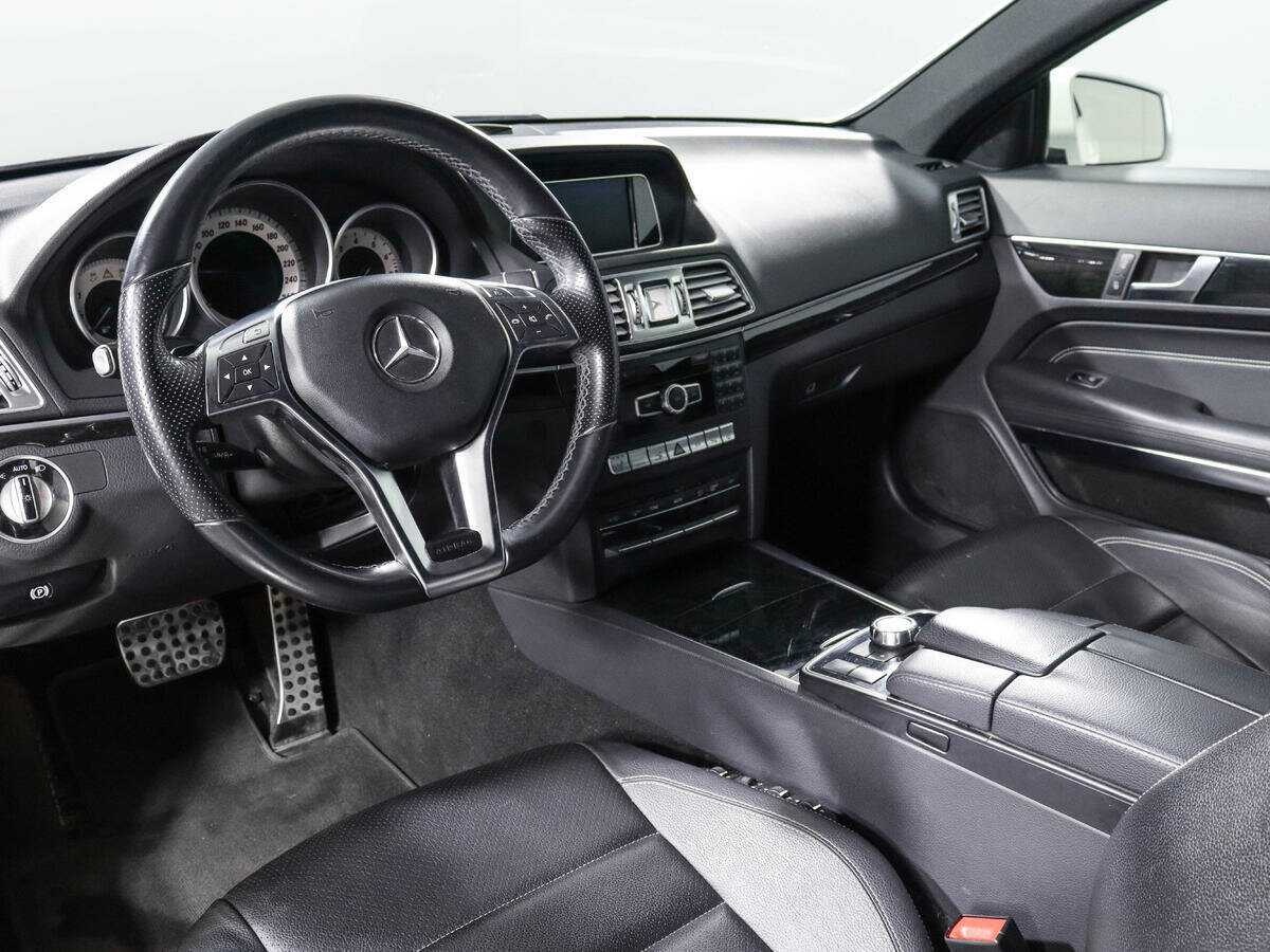 Б/У Мерседес-Бенц Е-Класс 2013 года. Фото: #11