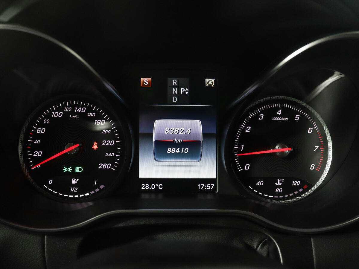 Б/У Мерседес-Бенц Ц-Класс 2017 года. Фото: #8