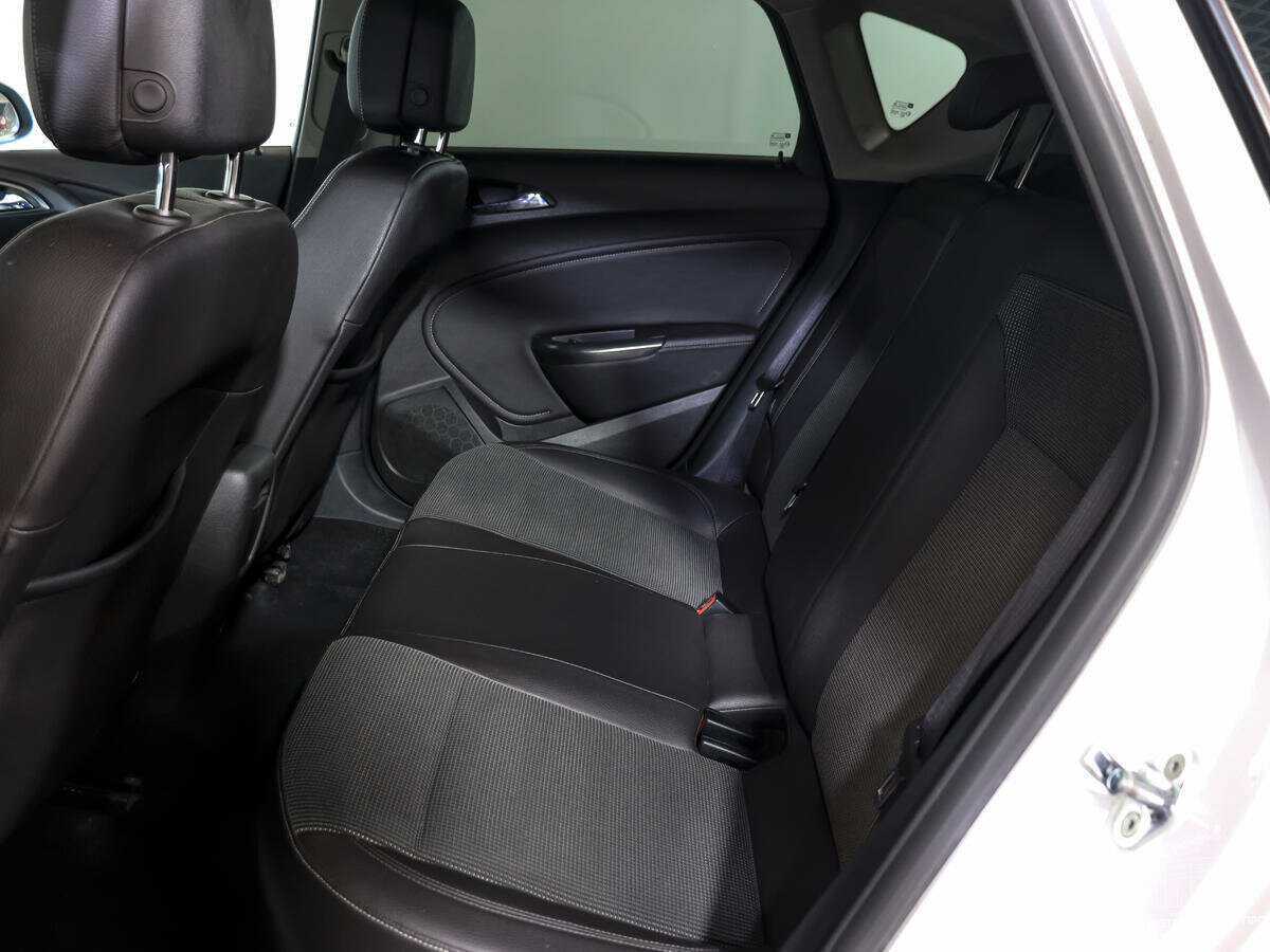 Б/У Опель Астра 2011 года. Фото: #8