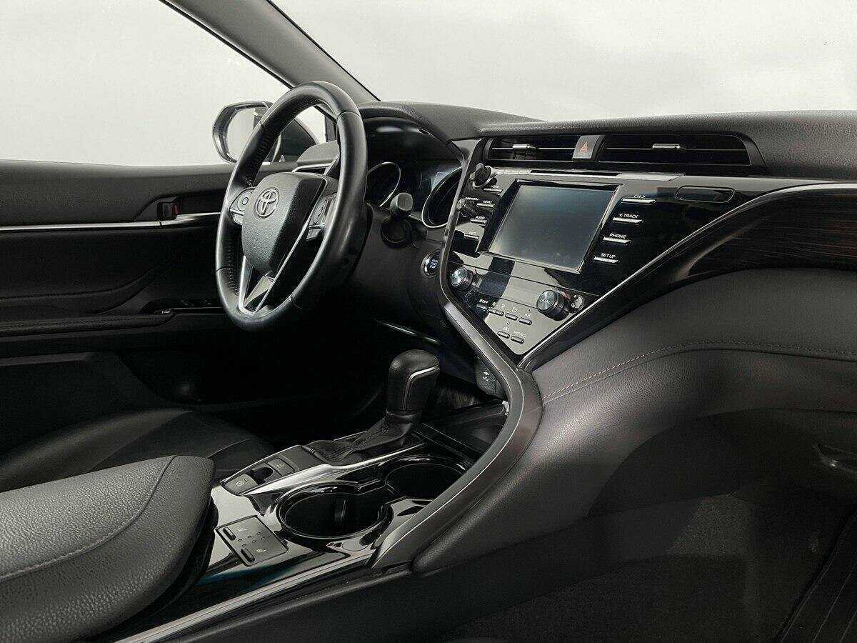 Б/У Тойота Камри 2019 года. Фото: #6