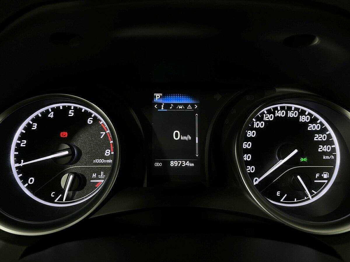 Б/У Тойота Камри 2019 года. Фото: #8