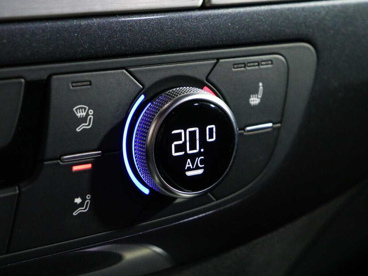 Б/У Ауди К7 2015 года. Фото: #17