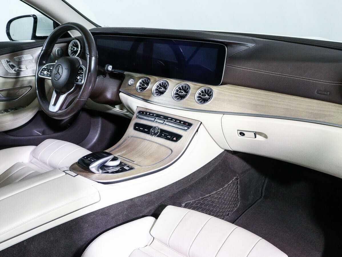 Б/У Мерседес-Бенц Е-Класс 2018 года. Фото: #8