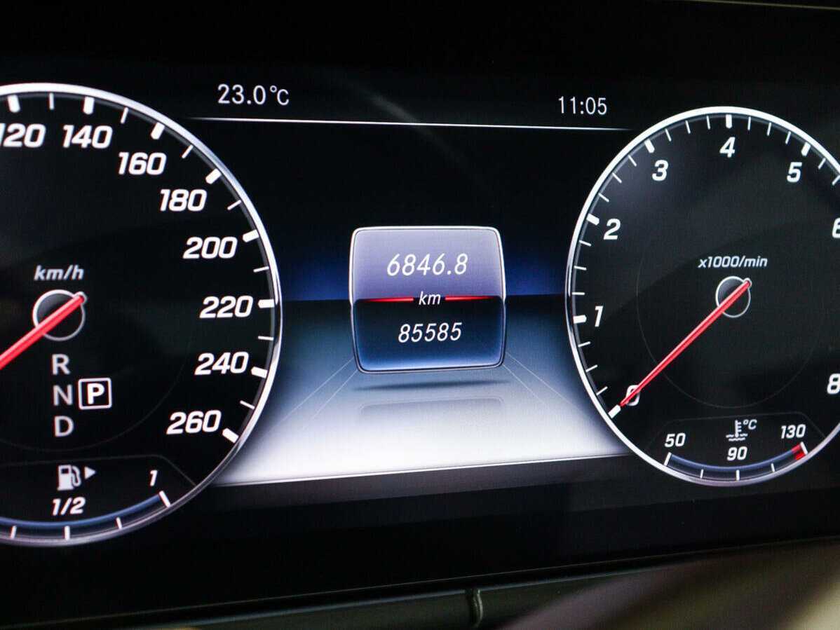 Б/У Мерседес-Бенц Е-Класс 2018 года. Фото: #10