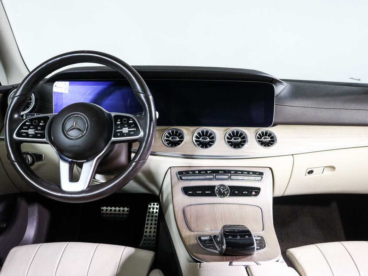 Б/У Мерседес-Бенц Е-Класс 2018 года. Фото: #11