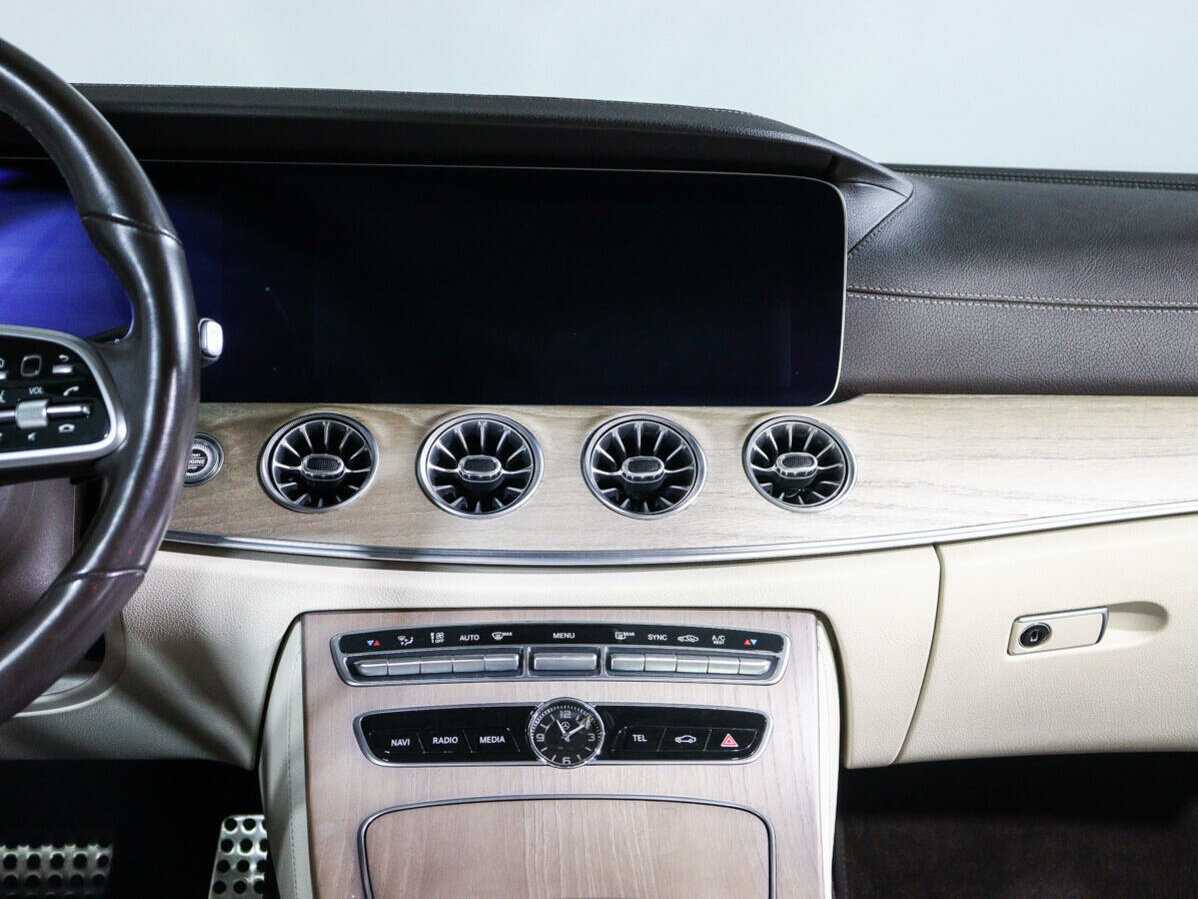 Б/У Мерседес-Бенц Е-Класс 2018 года. Фото: #12