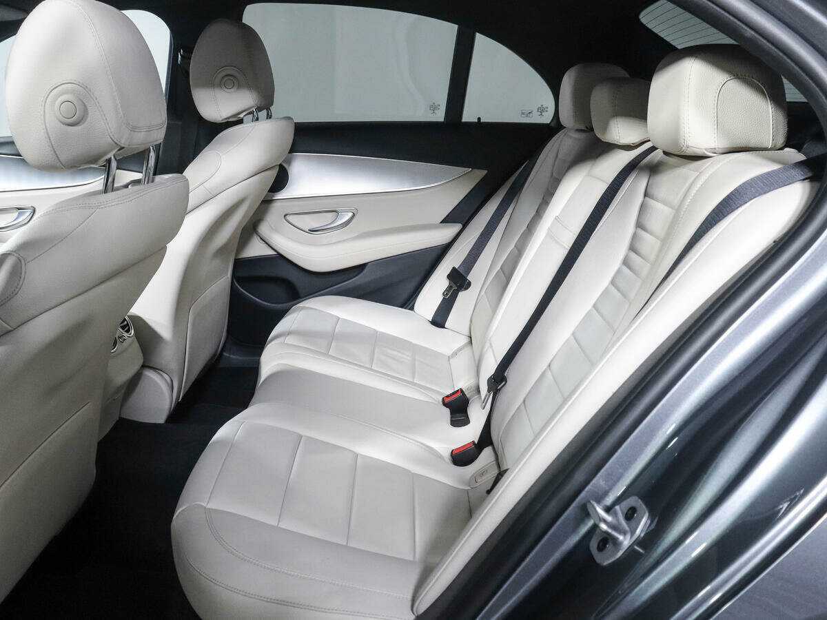 Б/У Мерседес-Бенц Е-Класс 2018 года. Фото: #7