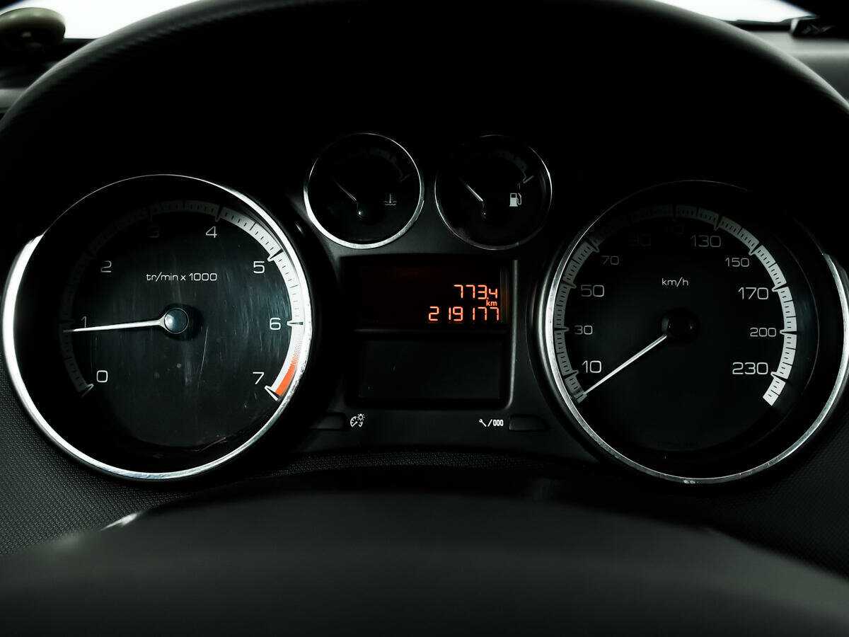 Б/У Пежо 308 2010 года. Фото: #9