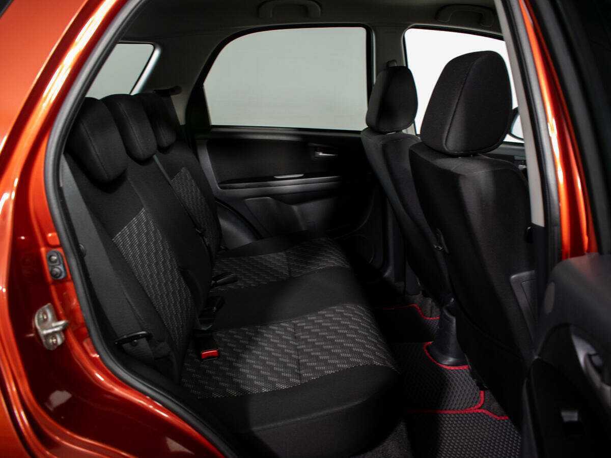 Б/У Сузуки С-Икс4 2009 года. Фото: #7