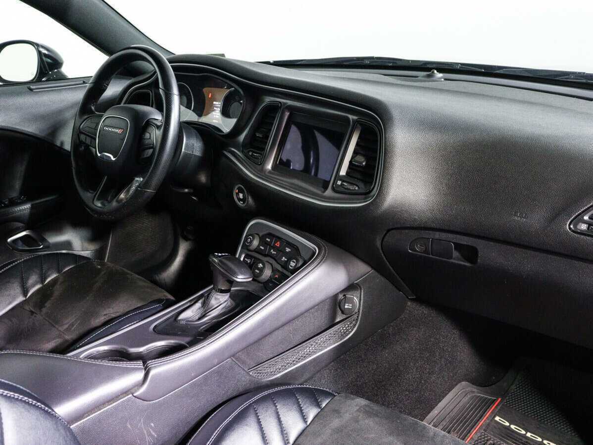 Б/У Додж Челленджер 2019 года. Фото: #8