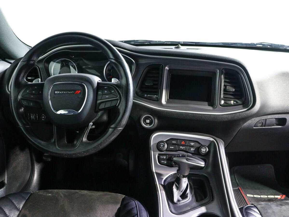 Б/У Додж Челленджер 2019 года. Фото: #11