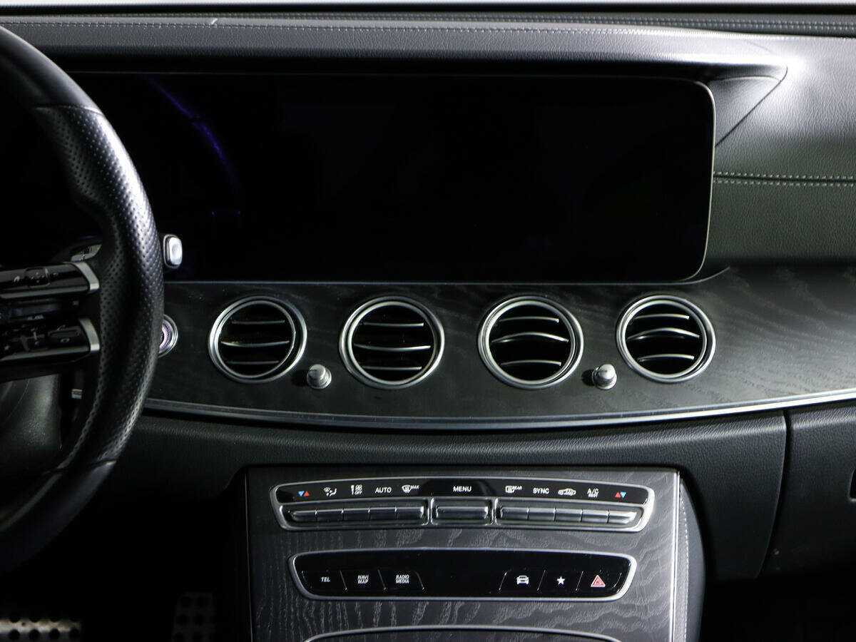 Б/У Мерседес-Бенц Е-Класс 2020 года. Фото: #9