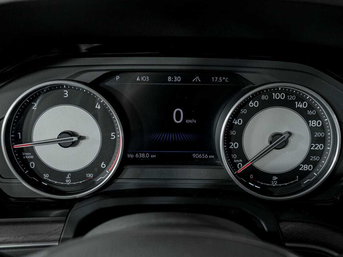 Б/У Фольксваген Туарег 2018 года. Фото: #10