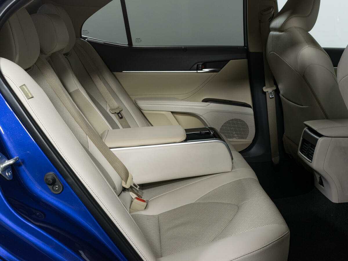 Б/У Тойота Камри 2021 года. Фото: #8