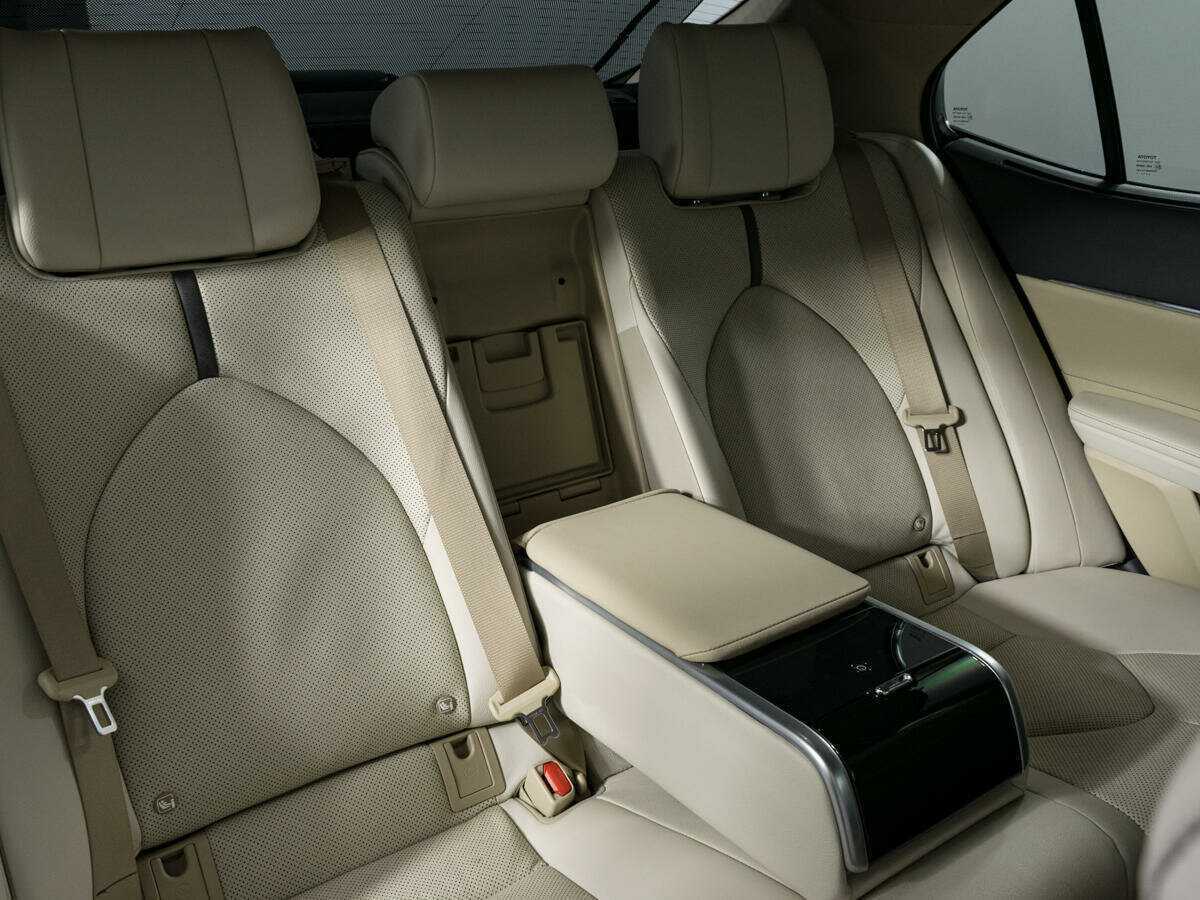 Б/У Тойота Камри 2021 года. Фото: #9