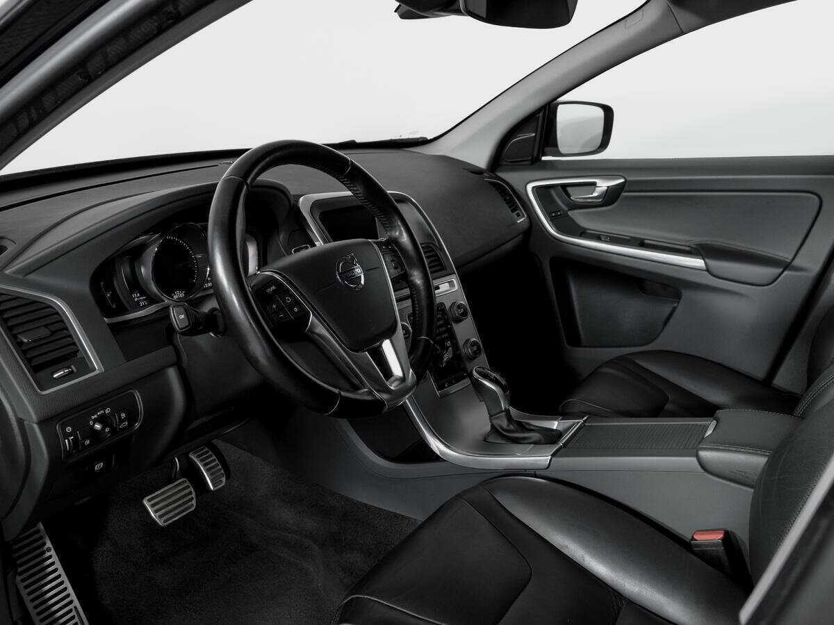 Б/У Вольво ИксЦ60 2016 года. Фото: #13