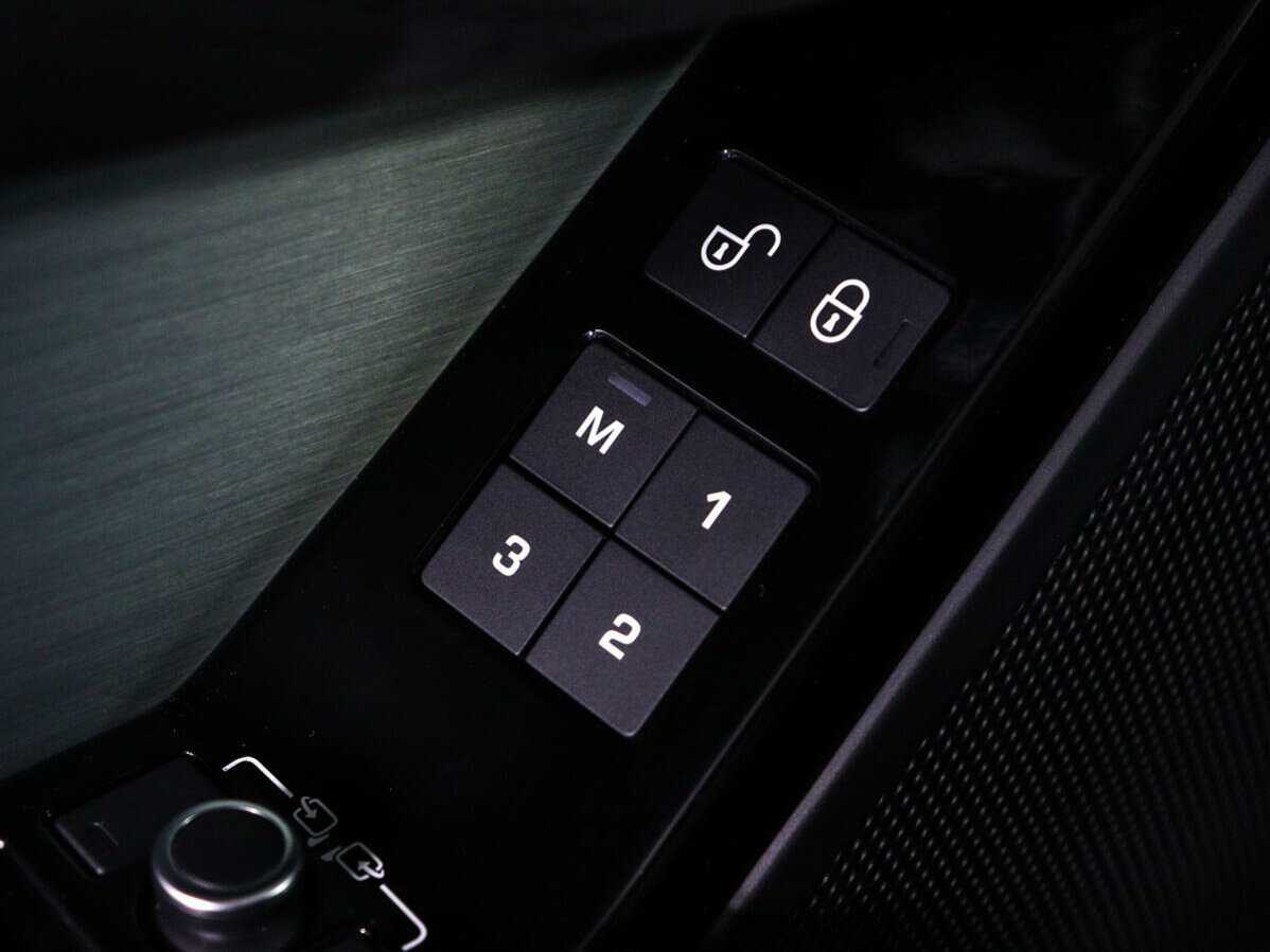 Б/У Лэнд Ровер Рэнж Ровер Велар 2020 года. Фото: #14