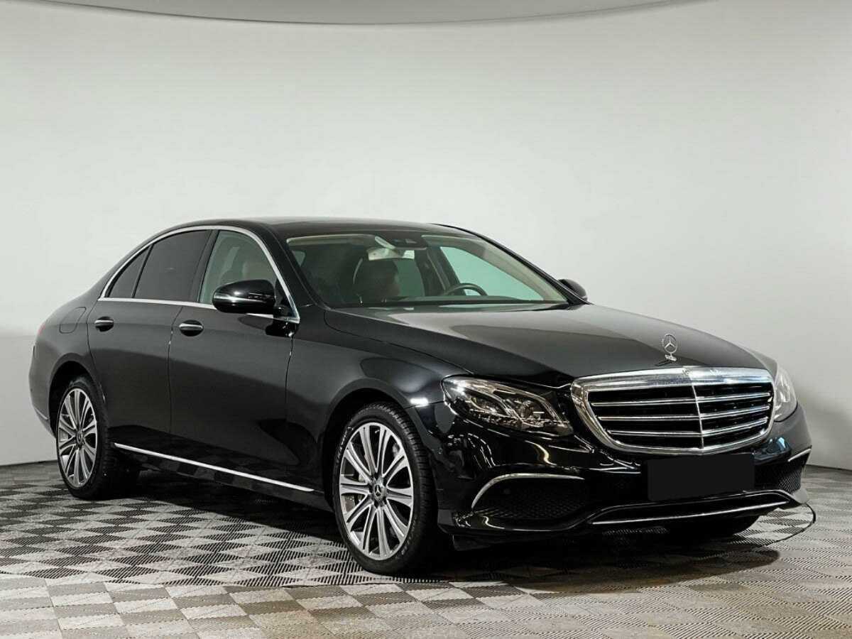 Б/У Мерседес-Бенц Е-Класс 2018 года. Фото: #2