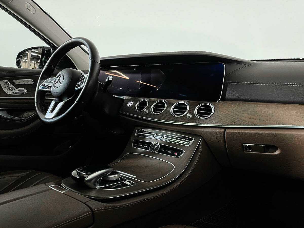 Б/У Мерседес-Бенц Е-Класс 2018 года. Фото: #8