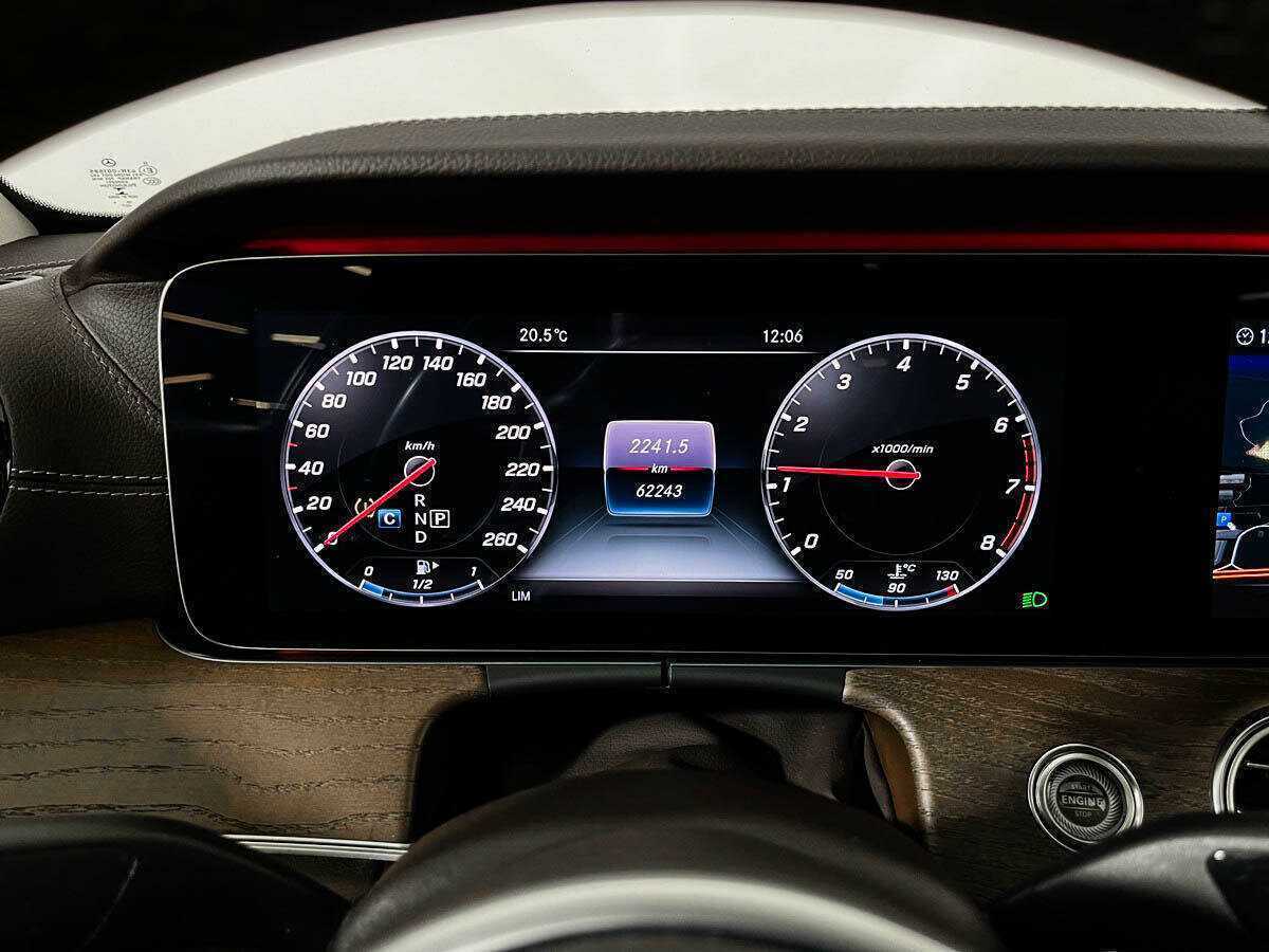 Б/У Мерседес-Бенц Е-Класс 2018 года. Фото: #10