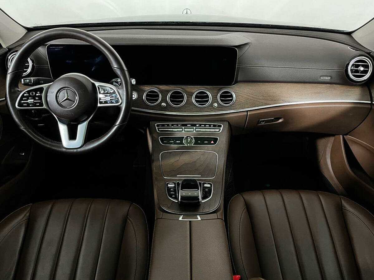 Б/У Мерседес-Бенц Е-Класс 2018 года. Фото: #11